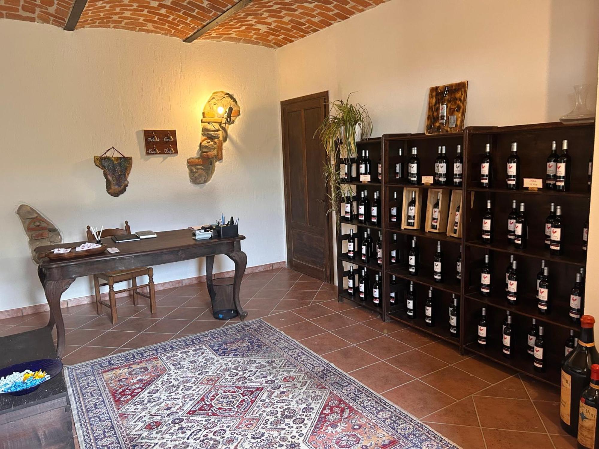 Tenuta Agricola La Cava- Cantina E Agriturismo San Damiano dʼAsti Exterior foto